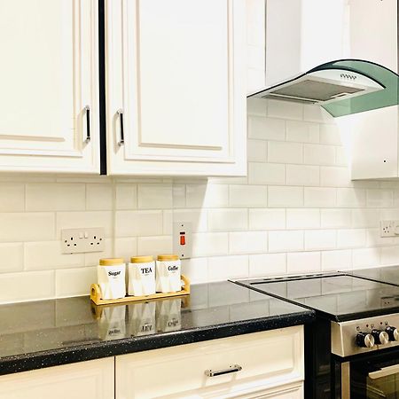 Cosy 2 Bedroom Apartment In Swiss Cottage. ลอนดอน ภายนอก รูปภาพ