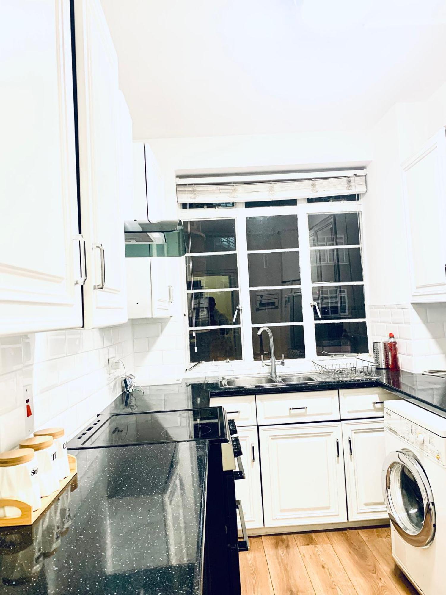Cosy 2 Bedroom Apartment In Swiss Cottage. ลอนดอน ภายนอก รูปภาพ