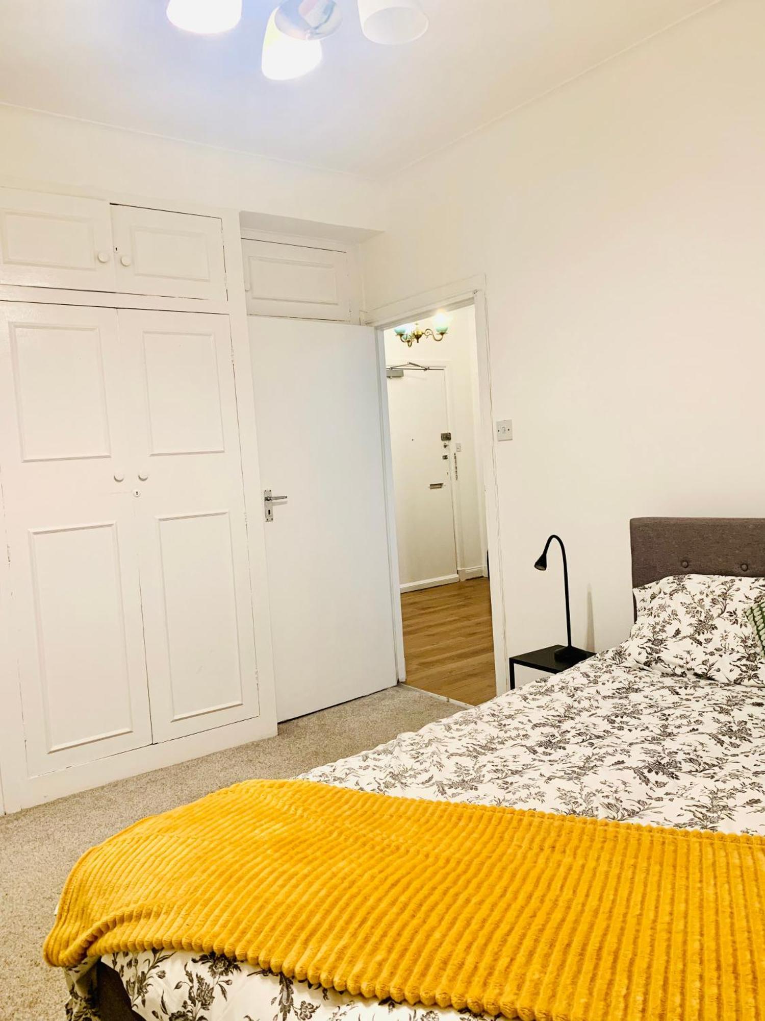 Cosy 2 Bedroom Apartment In Swiss Cottage. ลอนดอน ภายนอก รูปภาพ