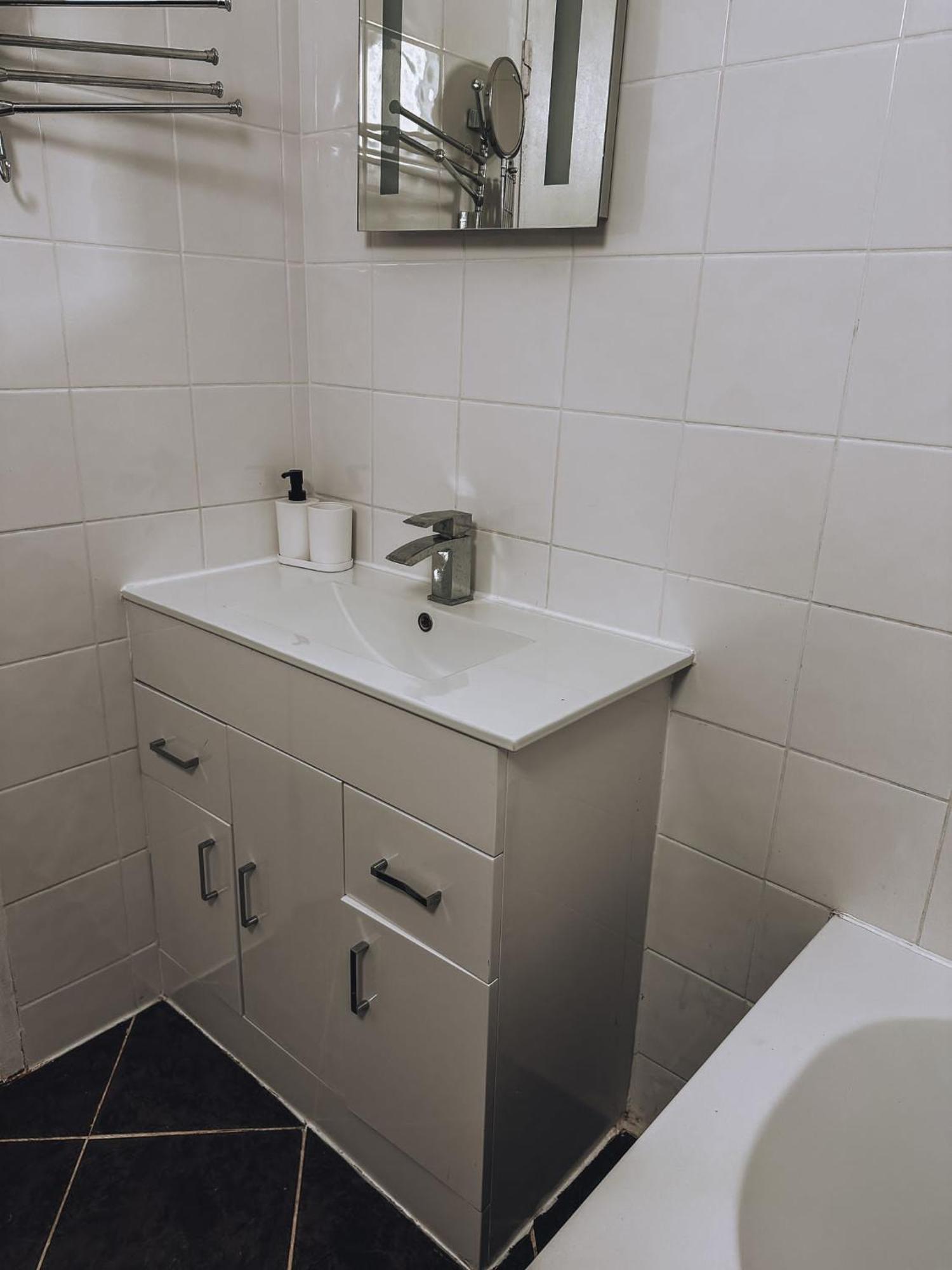 Cosy 2 Bedroom Apartment In Swiss Cottage. ลอนดอน ภายนอก รูปภาพ